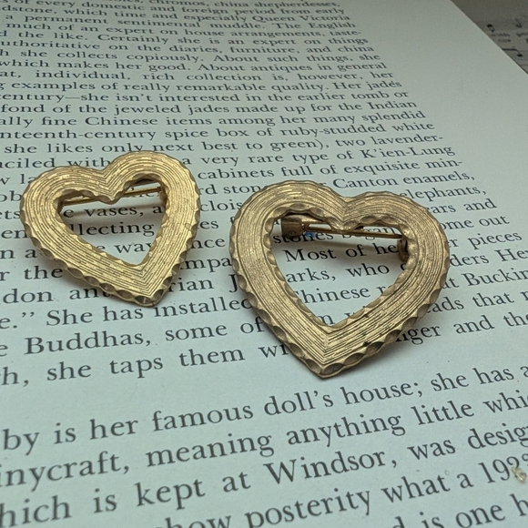 Gold Heart-Shaped Brooch - Picture 1 of 9